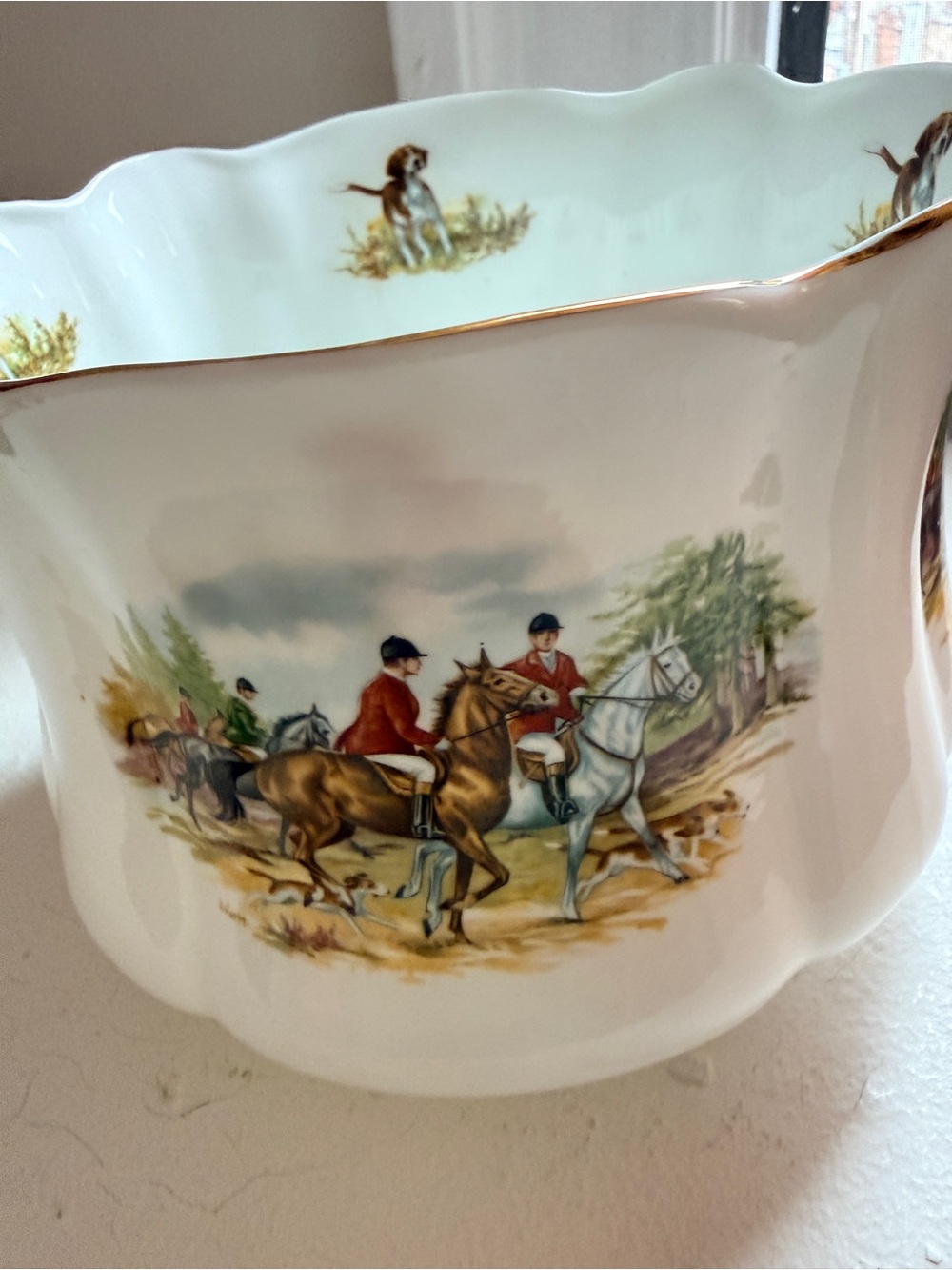Vintage Royal Tara Hunt Fine Bone China Cachepot Galway Ireland